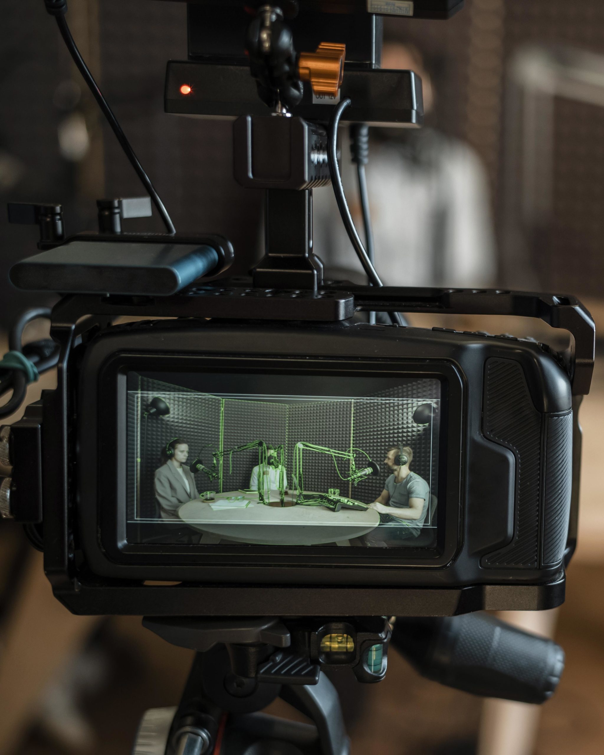 camara-filmando-personas-radio